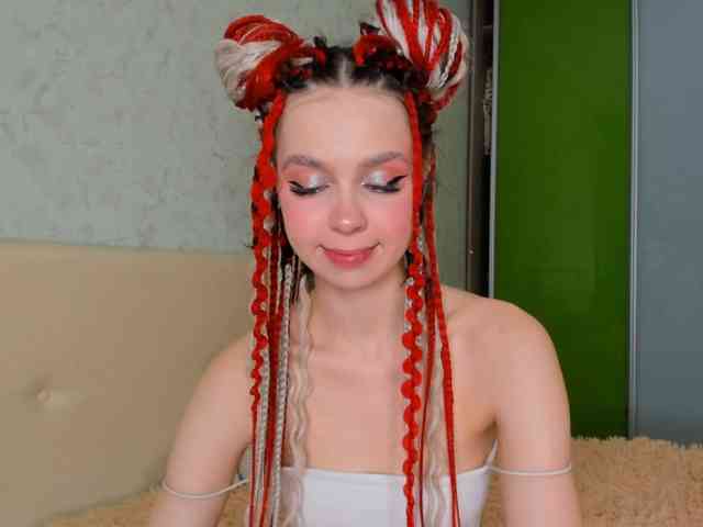 LouellaPalys webcam