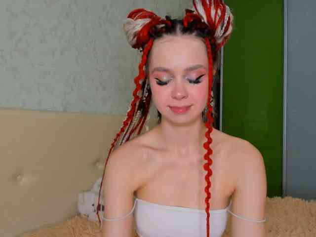 LouellaPalys webcam