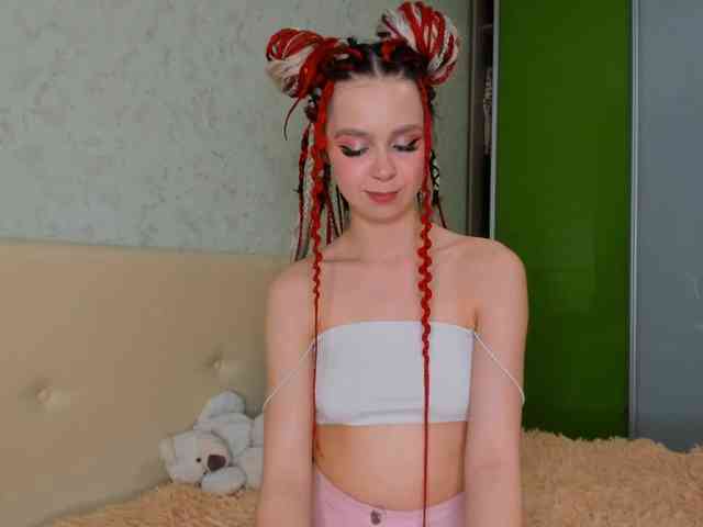 LouellaPalys webcam