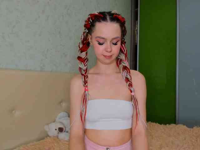 LouellaPalys webcam