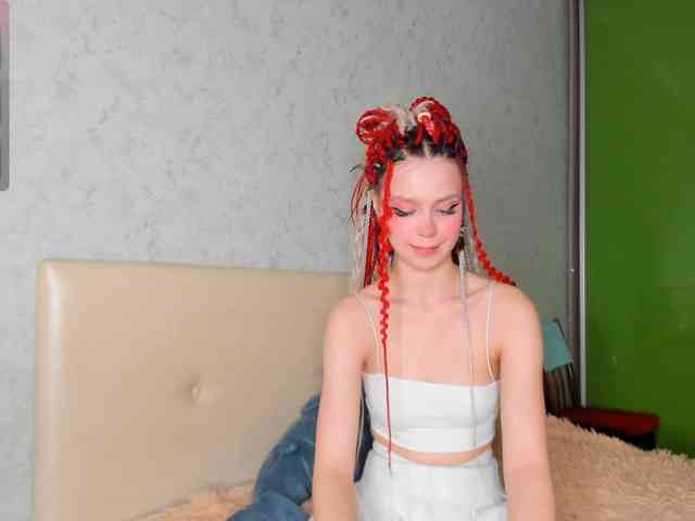 LouellaPalys webcam
