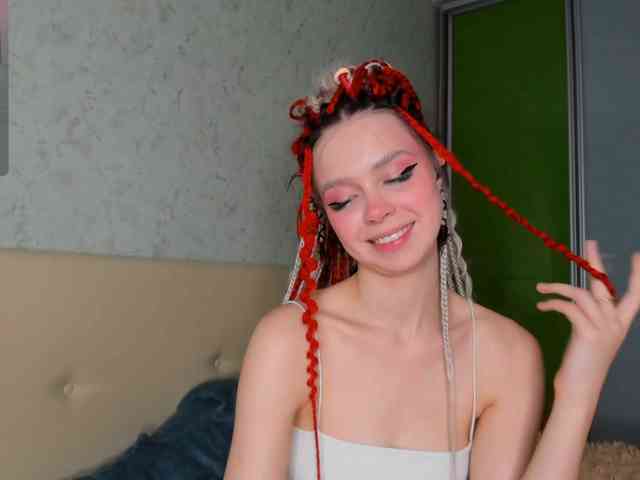 LouellaPalys webcam