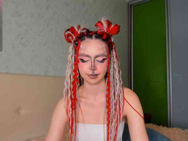 LouellaPalys webcam