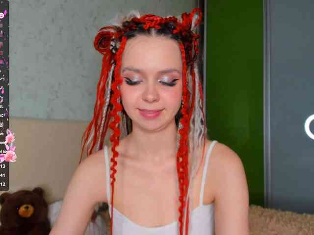 LouellaPalys webcam