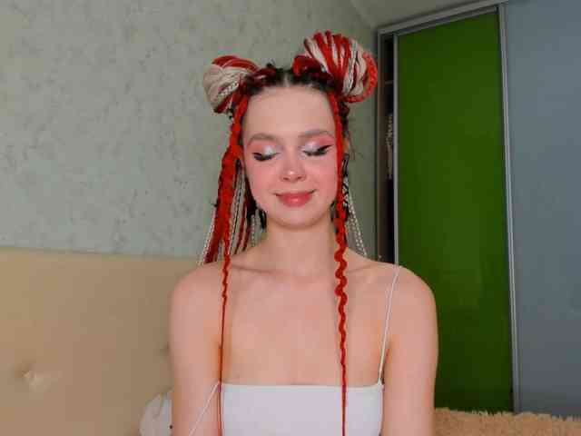 LouellaPalys webcam