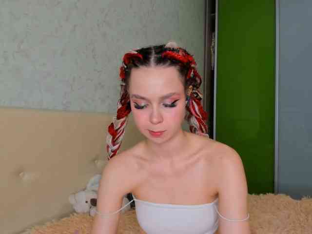 LouellaPalys webcam