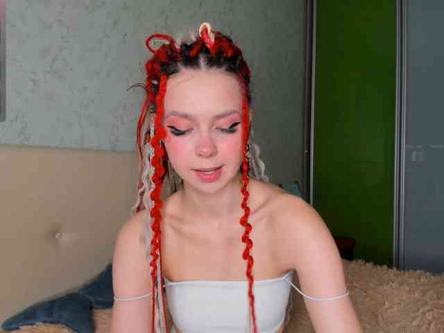 LouellaPalys webcam