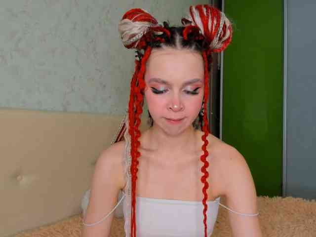 LouellaPalys webcam