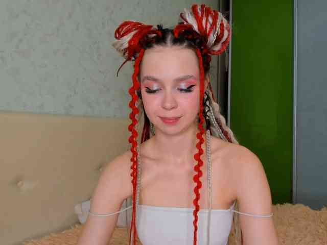 LouellaPalys webcam