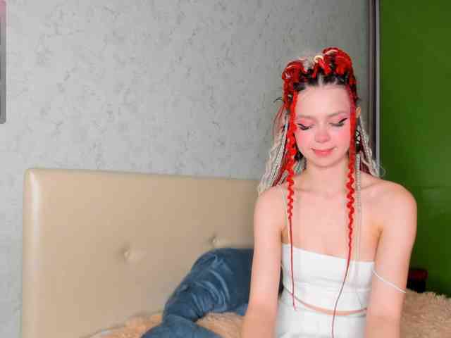 LouellaPalys webcam