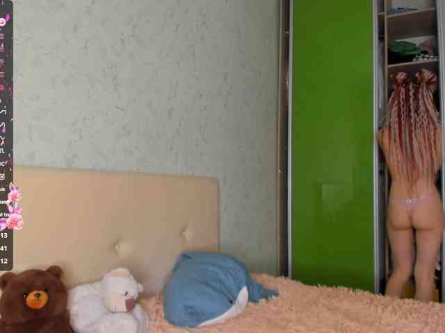 LouellaPalys webcam