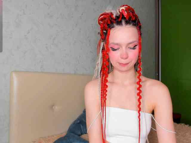 LouellaPalys webcam