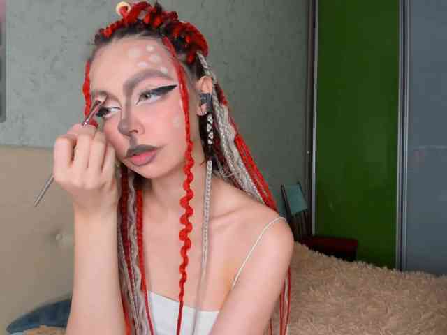 LouellaPalys webcam
