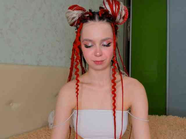 LouellaPalys webcam