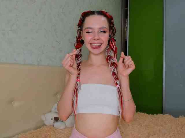 LouellaPalys webcam