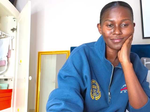 ebonyskinny's BongaCams show and profile