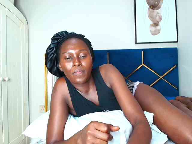ebonyskinny webcam