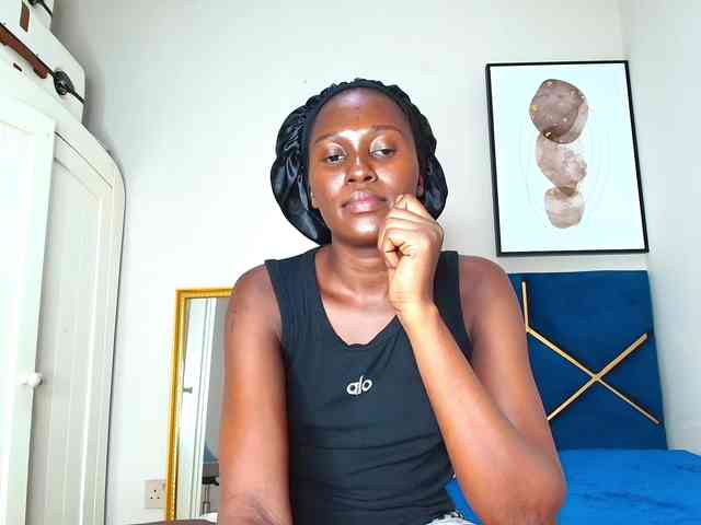 ebonyskinny webcam