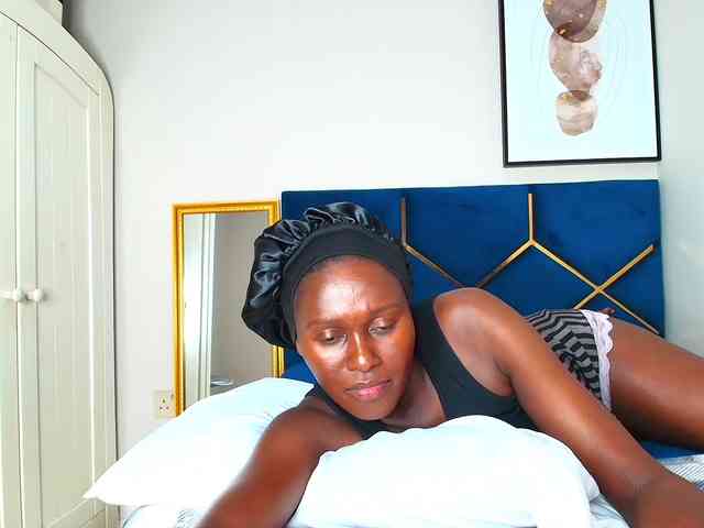 ebonyskinny webcam