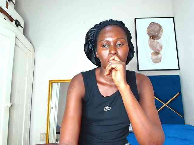 ebonyskinny webcam