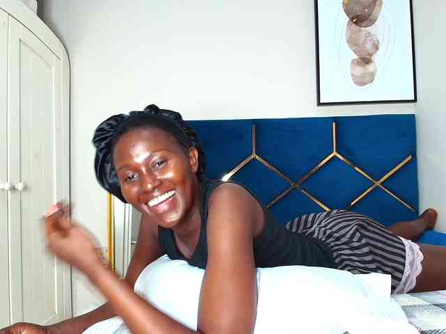 ebonyskinny webcam