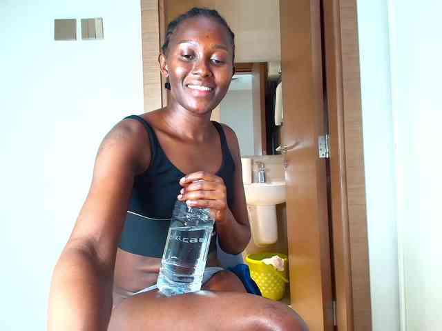 ebonyskinny webcam