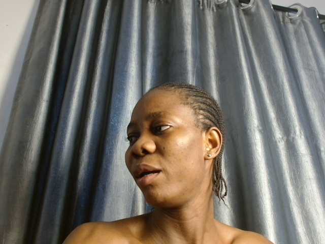 Sweetpussy135's BongaCams show and profile