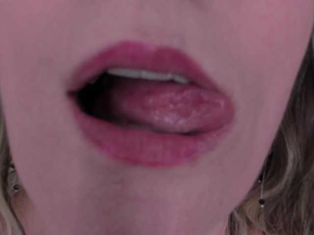 victoriaqueen2's BongaCams show and profile