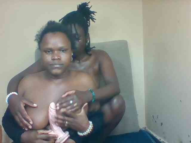 Petite-ebonies