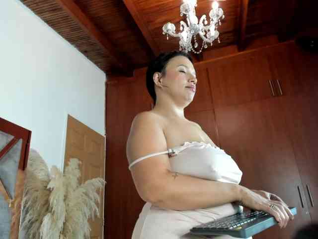 SusanaHax webcam