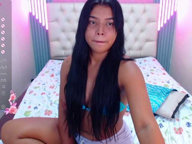 AmaliaAndAngely – webcam model profile photo