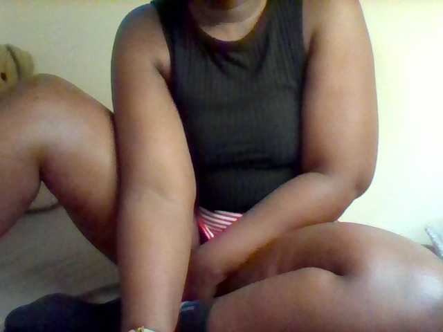 le modèle Sexxy-slim-honey est en webcam porno dans un show sur le site bongacams, il possède les tags suivants: Ebony,Brunette,Hairy