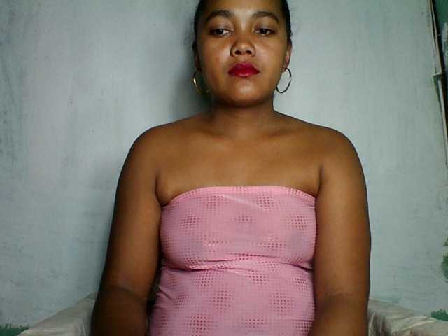 justine33's BongaCams show and profile