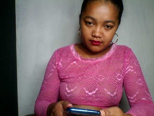 justine33's BongaCams show and profile