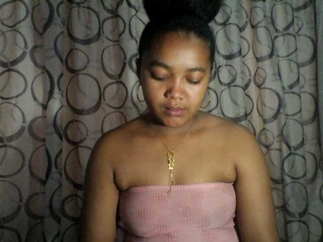 justine33's BongaCams show and profile