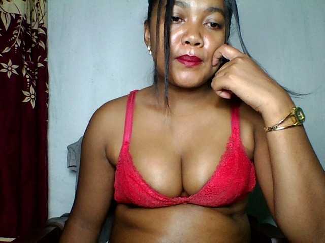 justine33's BongaCams show and profile