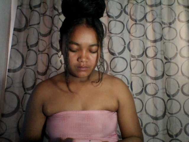 justine33's BongaCams show and profile