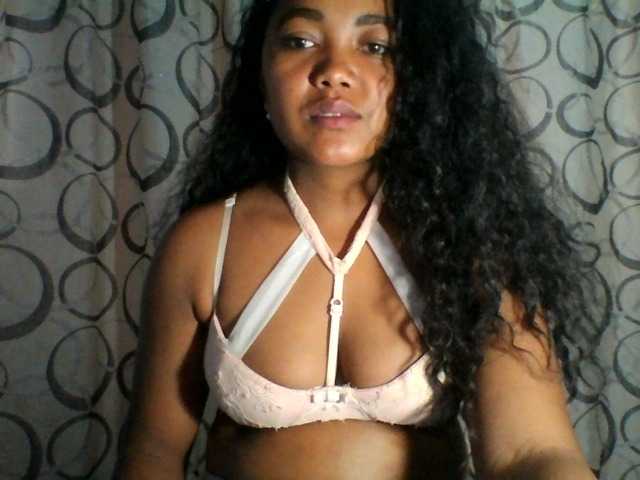 justine33's BongaCams show and profile