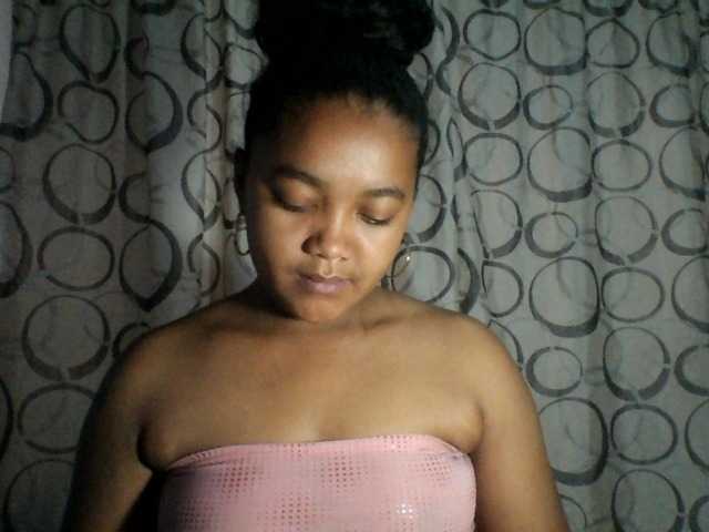 justine33's BongaCams show and profile