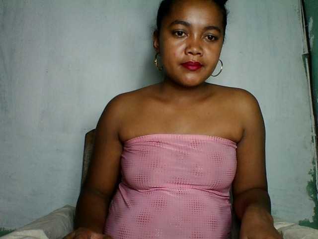 justine33's BongaCams show and profile