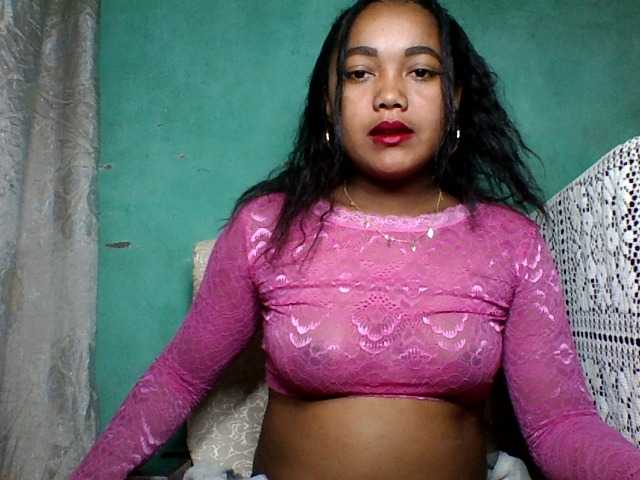 justine33 webcam bongacams model stream image