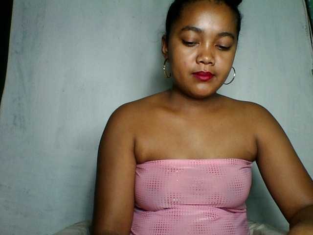 justine33's BongaCams show and profile