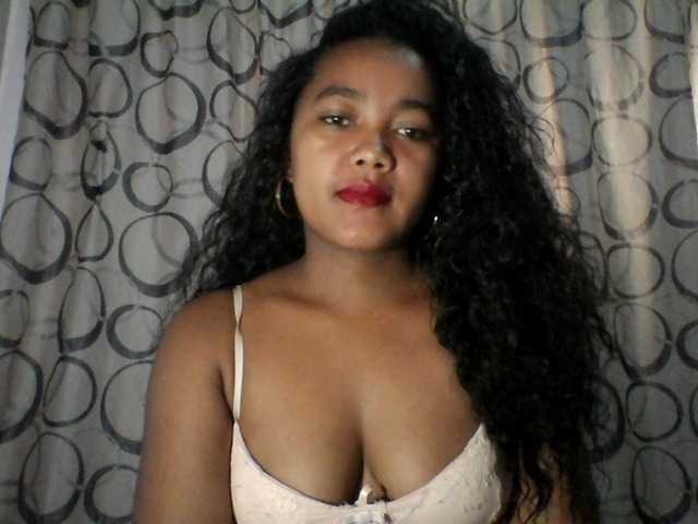 justine33's BongaCams show and profile