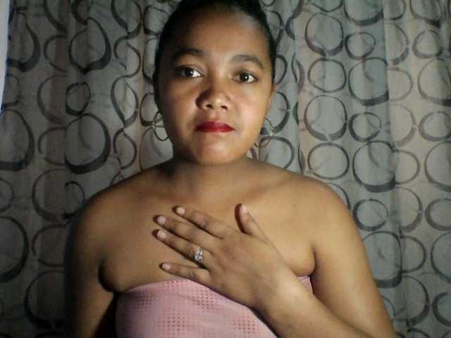 justine33's BongaCams show and profile