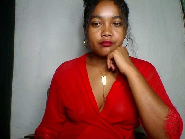 justine33's BongaCams show and profile