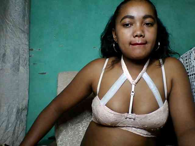justine33 webcam