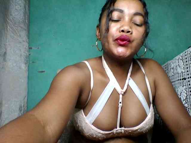 justine33 webcam