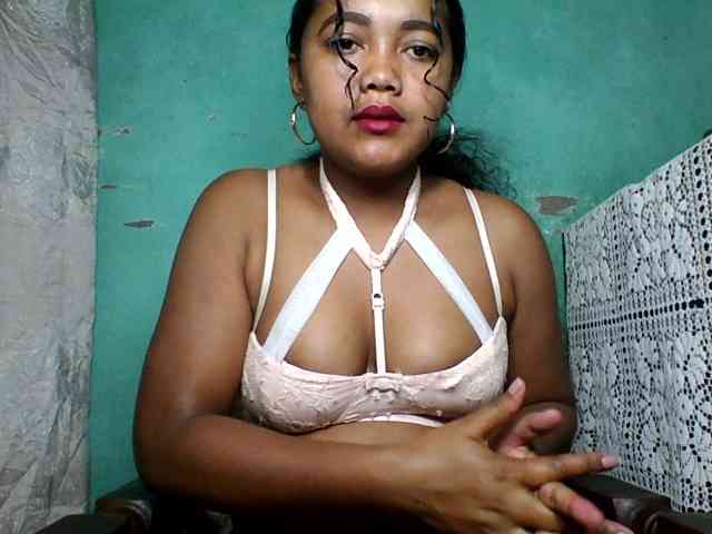 justine33 webcam