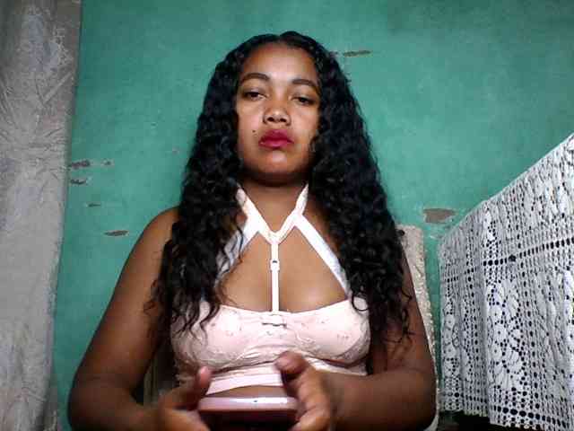 justine33 webcam