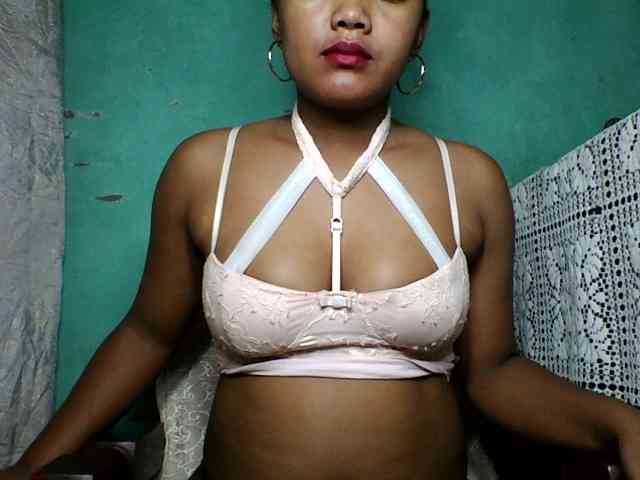 justine33 webcam